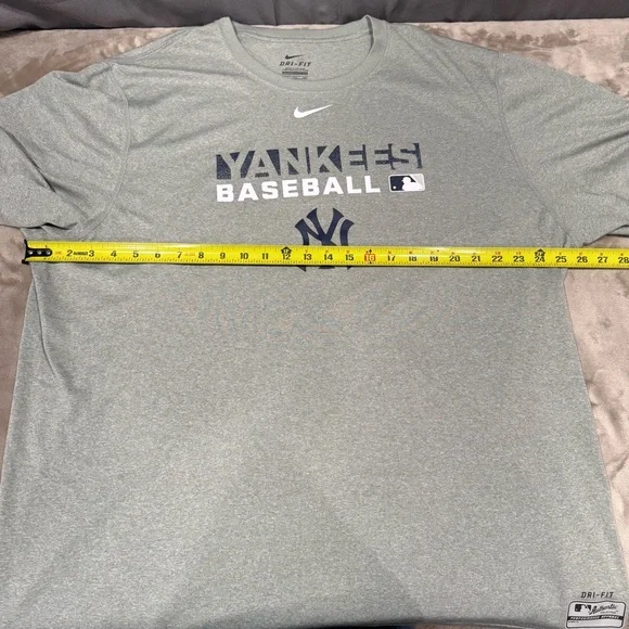 Nike Dri-Fit Yankees Baseball Short Sleeve Tee - Picture 9 of 9